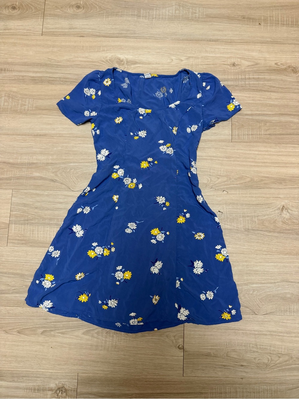 Blue Floral Short Sleeve Dress with Daisy Print- HOLE IN ARMPIT